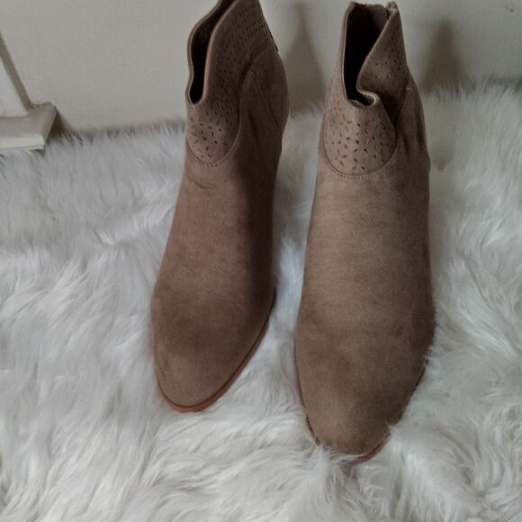 New Violet & Red Jackson Lazer cut topline bootie 9.5 - Picture 2 of 5